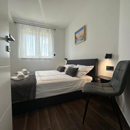 Apartments Pina Kornić Extérieur photo
