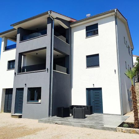 Apartments Pina Kornić Extérieur photo