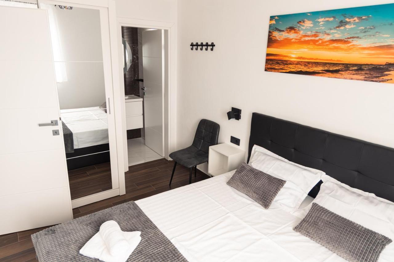Apartments Pina Kornić Extérieur photo