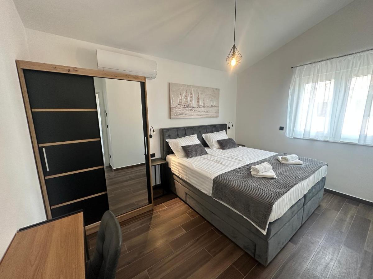 Apartments Pina Kornić Extérieur photo