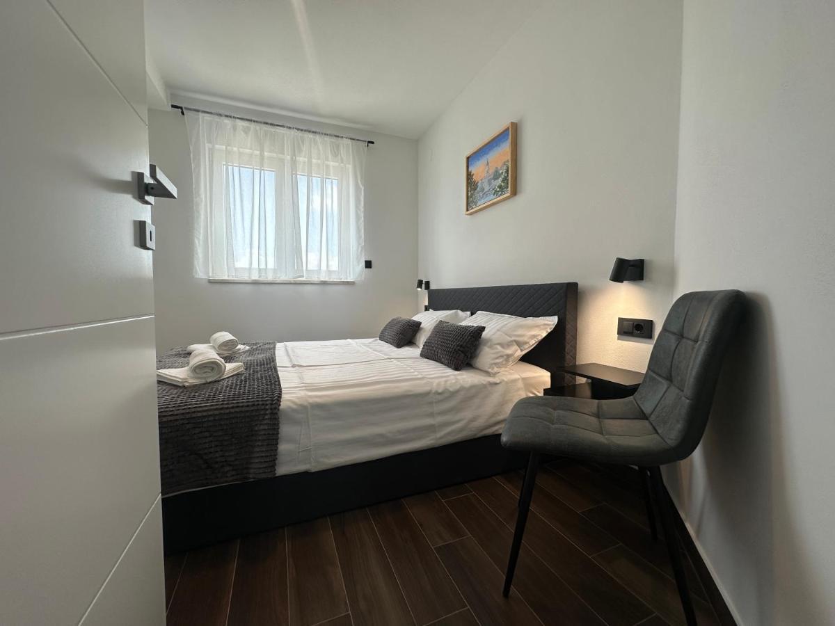 Apartments Pina Kornić Extérieur photo